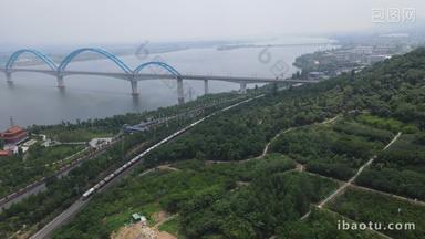 航拍湖北襄阳跨越汉江铁路大桥